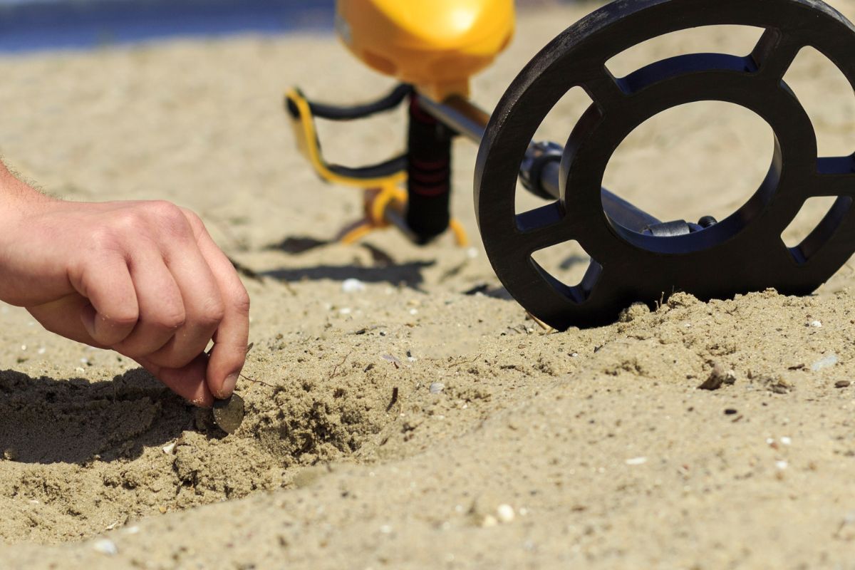 Top Tips for Metal Detecting on the Beach